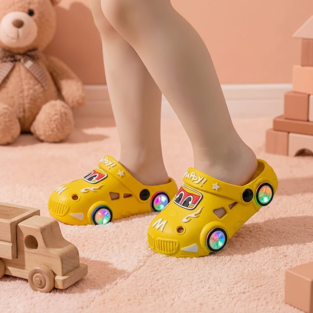 claquette enfant avec motif voiture