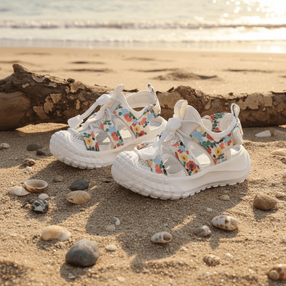 Paire de sandales sur sable