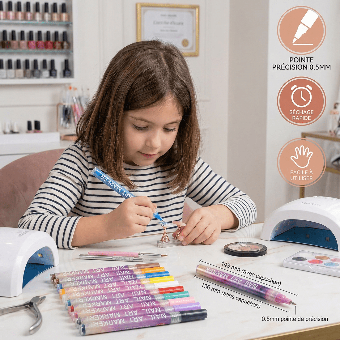stylo nail art enfant en main